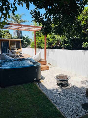 Coastal Dream: Pool, Sauna, Spa, Gym,5min to beach gallery image 5