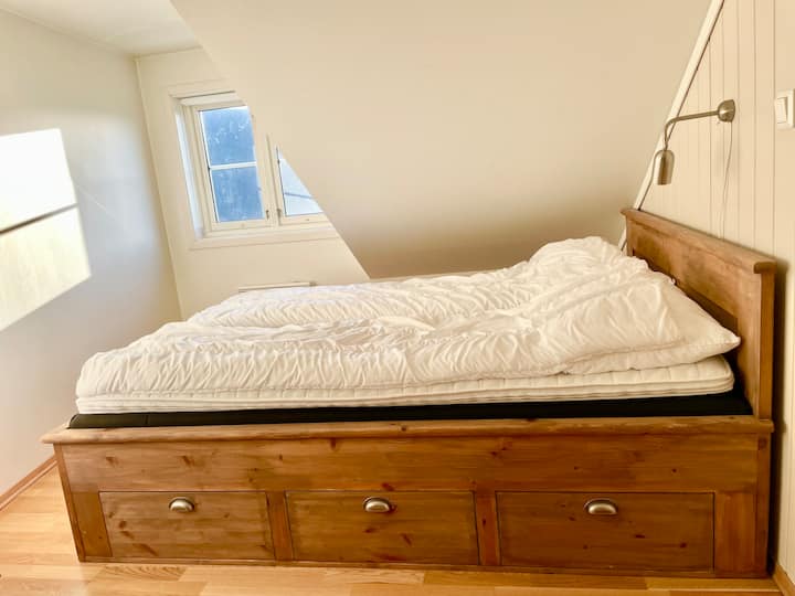 Spálňa 4 s manželskou posteľou 150*200 a dve single piesne 80*200 a 80*180