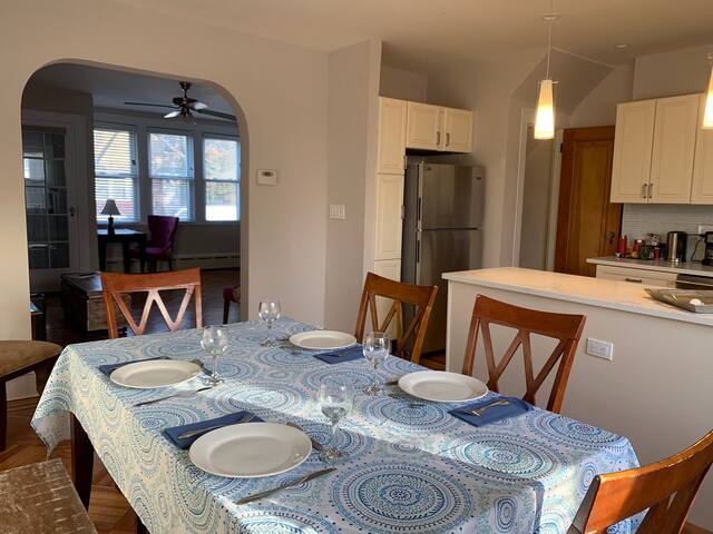 Nice Queens townhome with parking!