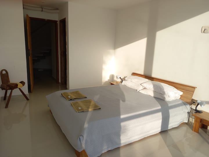 Chumba cha 3, chenye mwonekano wa roshani