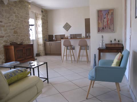 Le  Bougain-Jasmin (terrace open to garden)