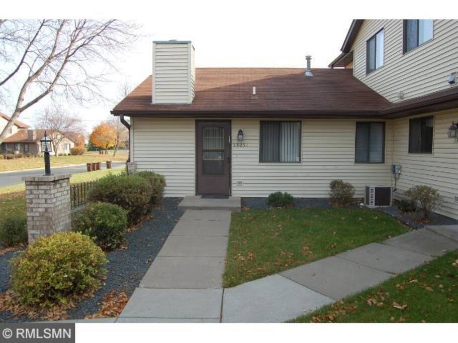 End unit in a great neighborhood. Parking on the left side of building.