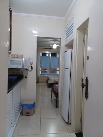 Entire home with 1 bedrooms in Santos - Kitnet aconchegante na avenida da praia!