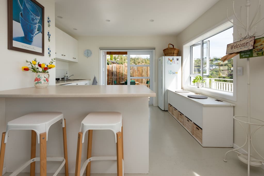 Spacious kitchen with a window seat and all the cooking facilities you need when on holiday.