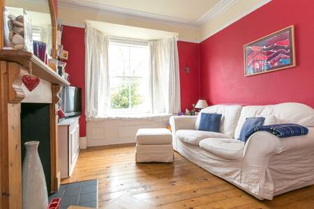 Bright single room - friendly house in social area