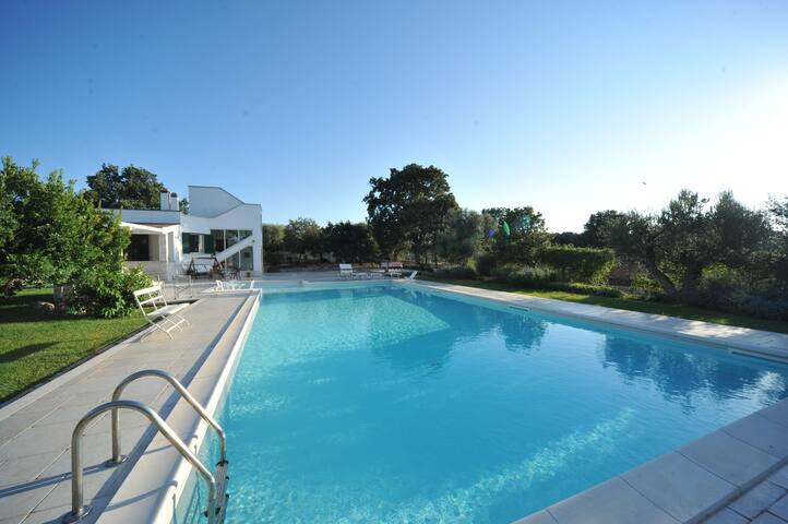 CASA NEL VERDE CON GIARDINO E PISCINA PRIVATA gallery image 2