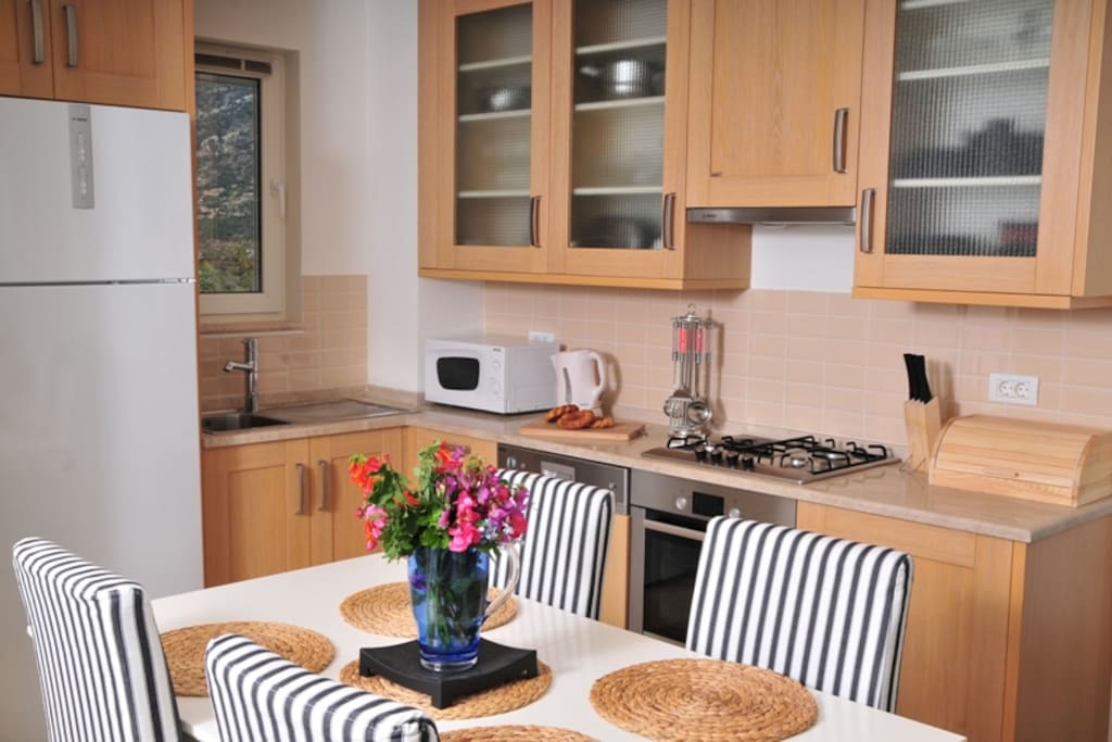 Fully fitted kitchen