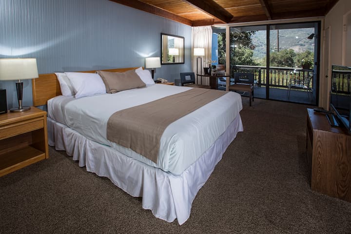 Blue Sky Lodge - Carmel Valley Getaway King
