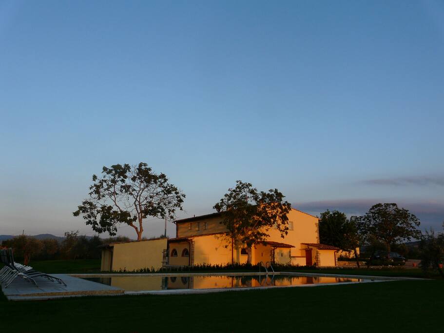 Piscina al tramonto