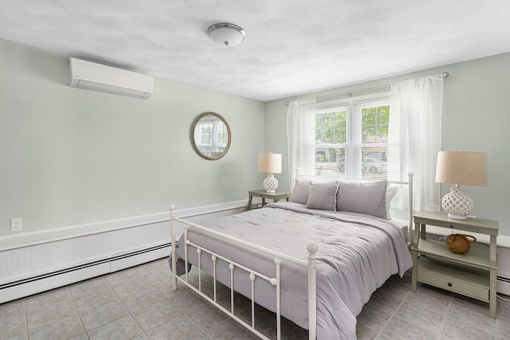 חדר שינה מס '4 במפלס התחתון (קווין סייז)