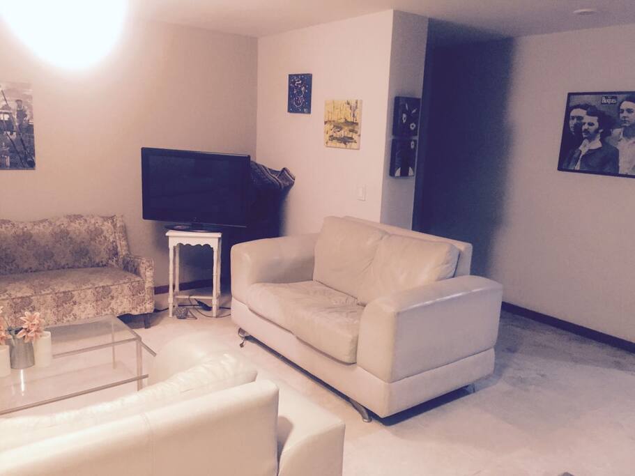 sala y acceso al departamento