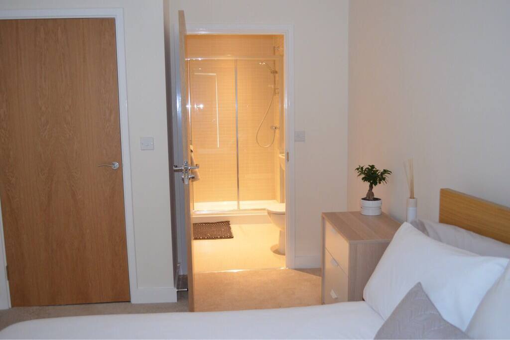 Double bedroom with private ensuite shower