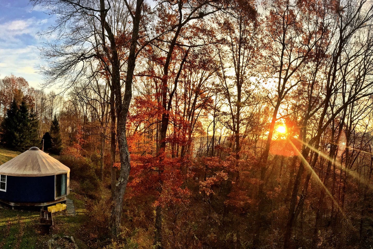 The average cost to stay in this yurt is $106