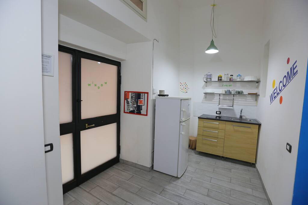 Cucina completa di elettrodomestici