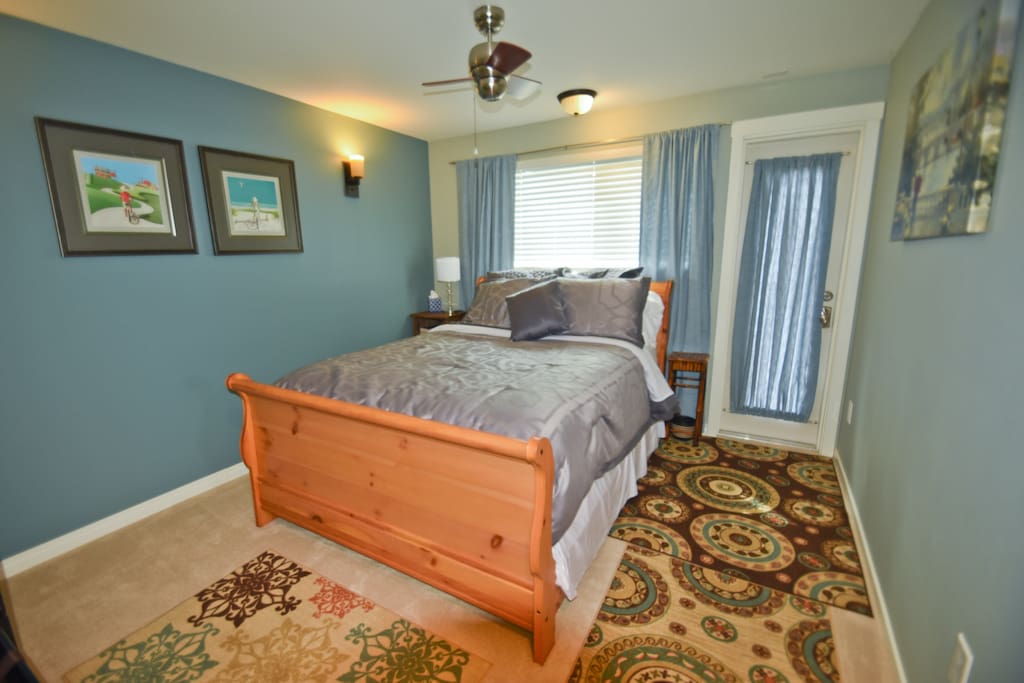 Separate entry/Queen Bed