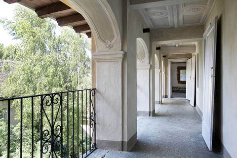 IMMACULATE RESTORED LAKELAND ESCAPE