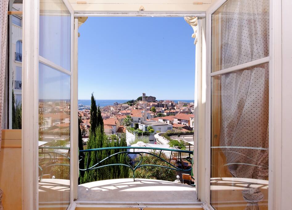 Vue panoramique depuis la chambre double H. Stoecklin au premier étage de la villa Aloha