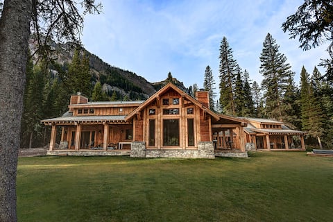 MTNLUX Refuge Sauna & Hot tub