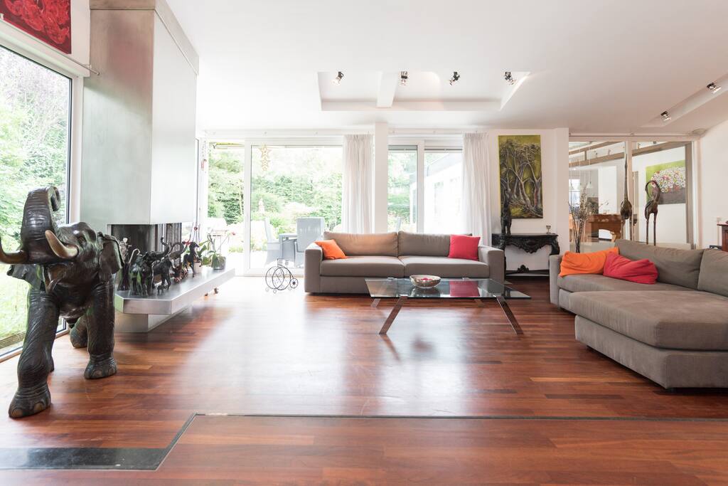 Lounge area with fire place
