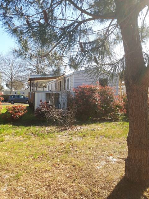 3 bedrooms, 6 people, 40 m2,  air conditioning, lake, heated pools