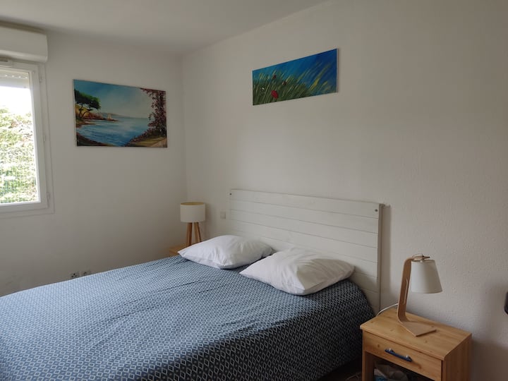 חדר שינה 1 (מיטה 160x200), מצעים מסופקים 100% כותנה / כותנה אורגנית, חימום /מיזוג אוויר יקר ערך.