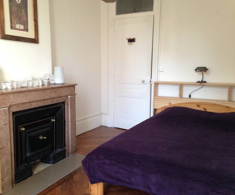 Chambre 1: le confort d'un bon lit.