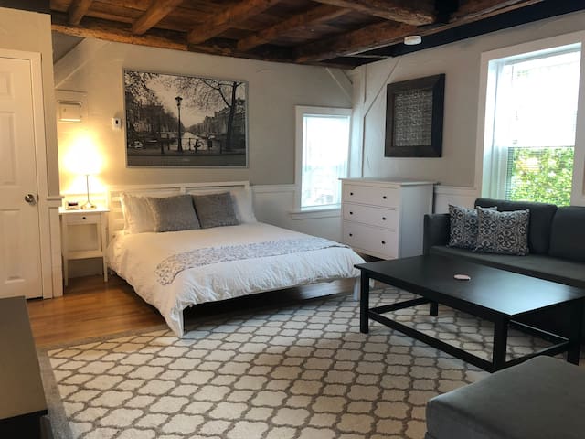 Charming Studio downtown Salem, MA