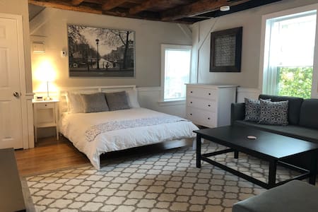 Charming Studio downtown Salem, MA