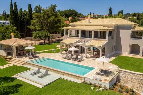Villa Onore | Luxurious pool | hot Jacuzzi