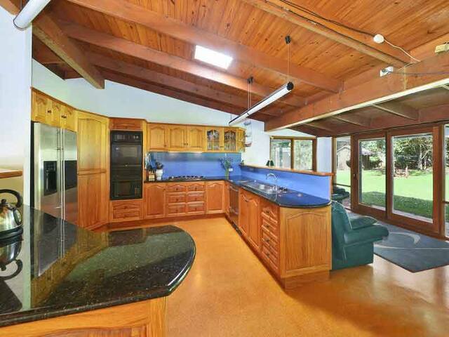 McCarthy Lake House Maleny a Home away from Home gallery image 3