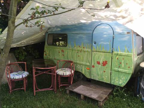 Beliebte Airbnb-Anzeige: Romantic Caravan of "Buntes Haus i Grünen" in Dölitz Dösen