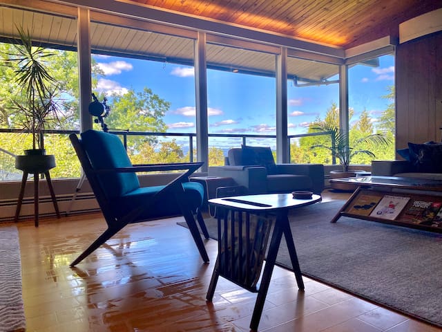 The Mulberry House Mid-Century-Modern w/Views