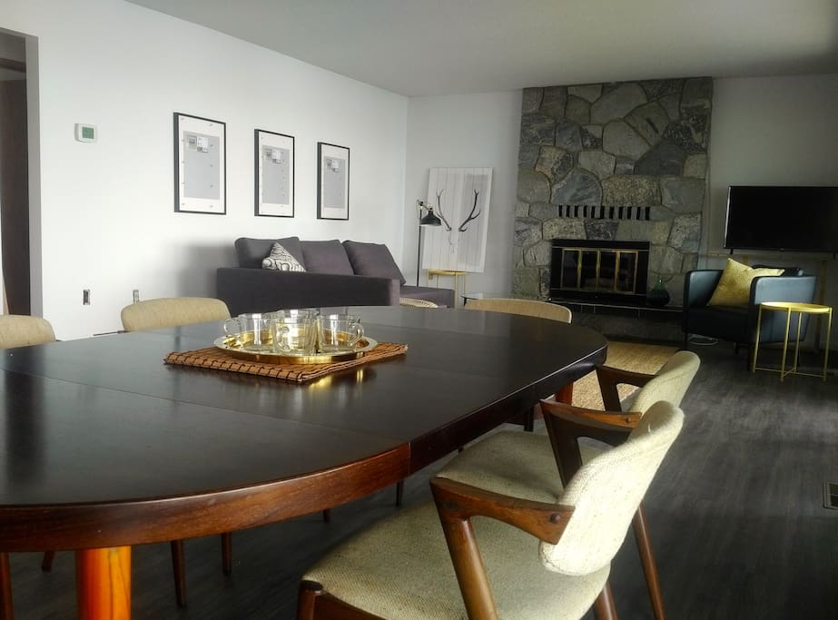 Lots of room at the dinner table for you and your whole group!