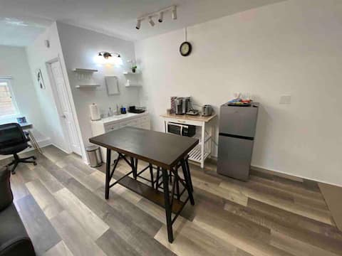 Top performing Airbnb: Cozy spacious suite in Laguna Hills