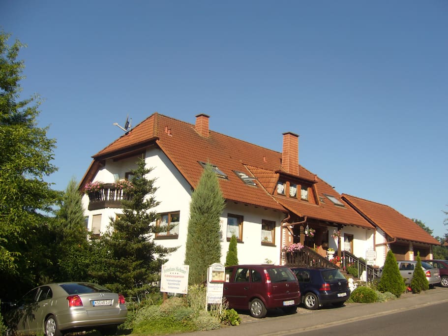 Gästezimmer mit Südbalkon/Südterrasse Bed and breakfasts for Rent in