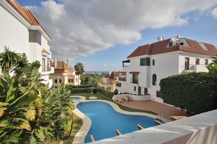 Puerto Banus & Marbella near w/pool & 70sq terrace