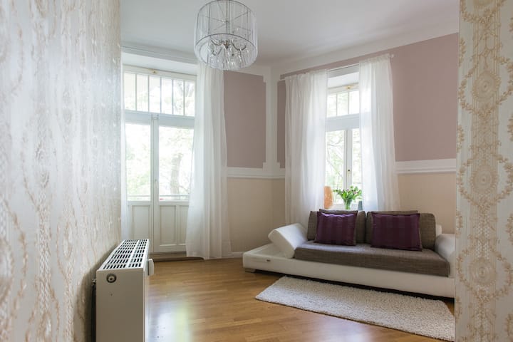 Sunny apartment near the park