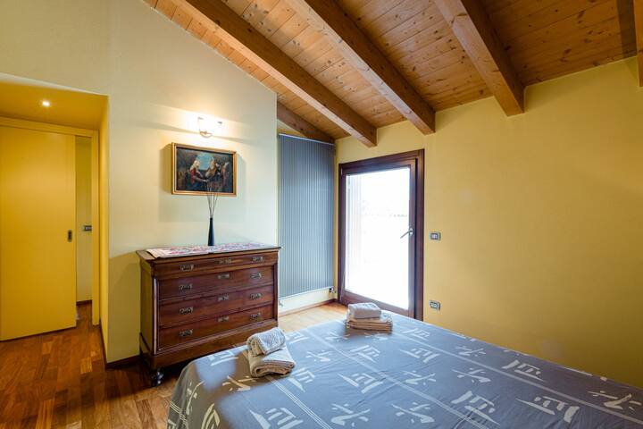 Dvojlôžková izba s manželskou poste