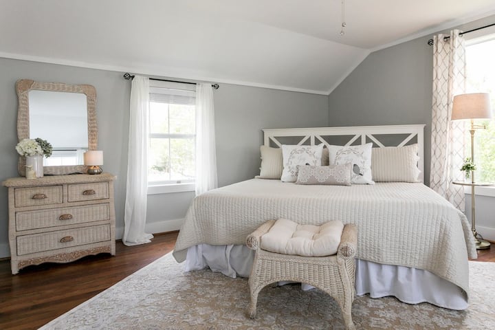 Dormitorio tamaño king en la planta superior