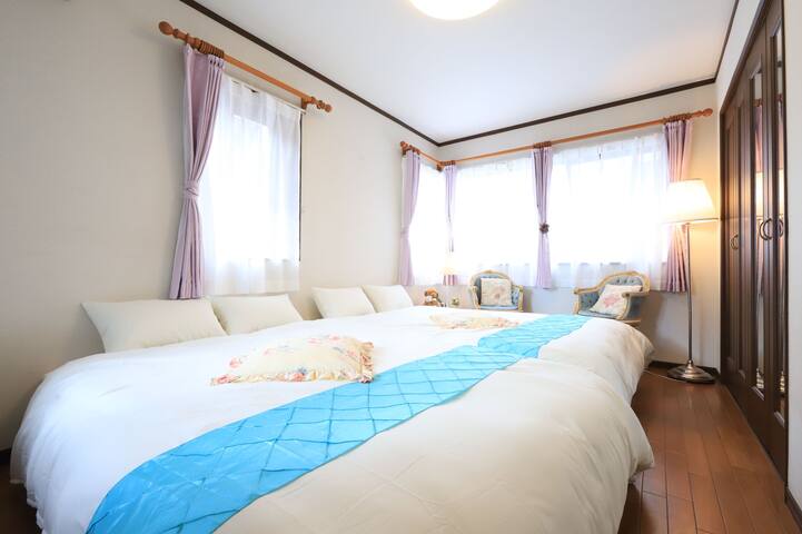 NEW!駅徒歩2分　広々137㎡4LDK 最大15名　コンビニ商店徒歩1分　目黒駅7分　高速WIFI gallery image 3