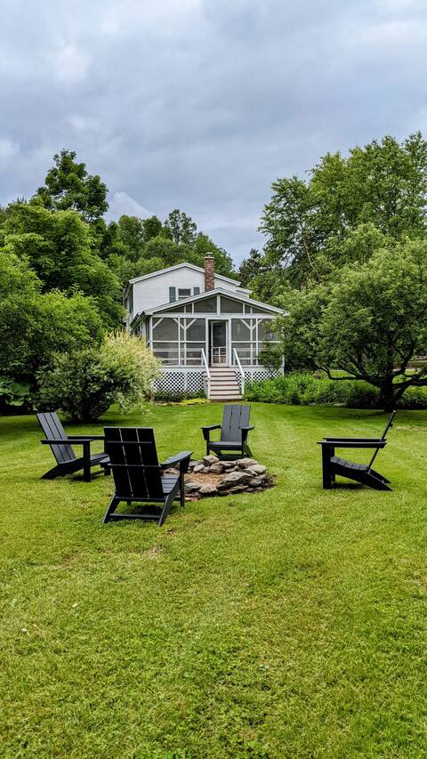 Peaceful Farmhouse on the River