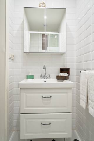 Family Flat Near Ramblas Barcelona 2 rooms gallery image 4