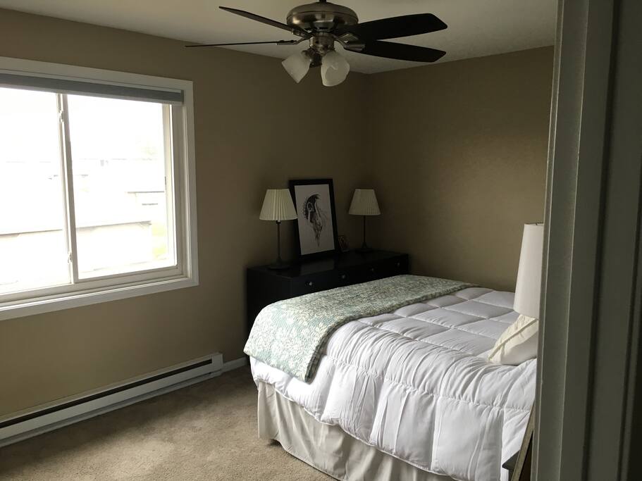 Queen size bed & full closet.