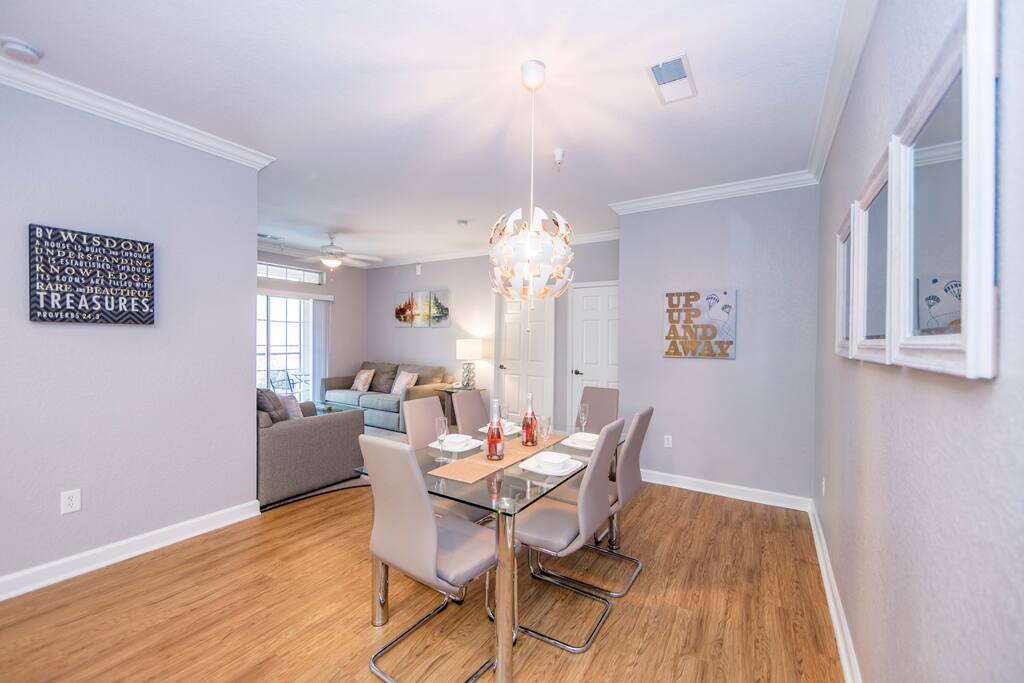 Dining & Lounge Area