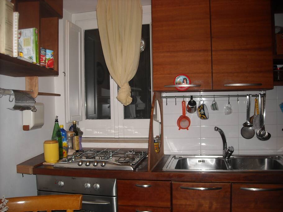 la cucina e' accessoriata