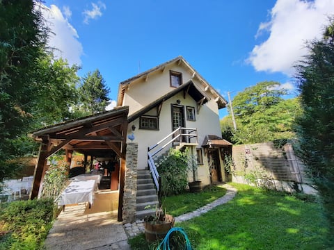 French cottage on the riverside - Disney/Paris