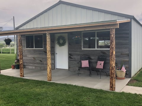 Roomy and Comfortable Rustic Magpie Bunkhouse
