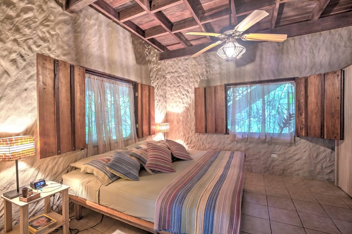 Downstairs bedroom made with kingsized bed. 
A large overhead fan, and screened windows assure a restful sleep, secure with artful ironwork and optional shutters.
Option of 2 twins instead of kingsized bed.