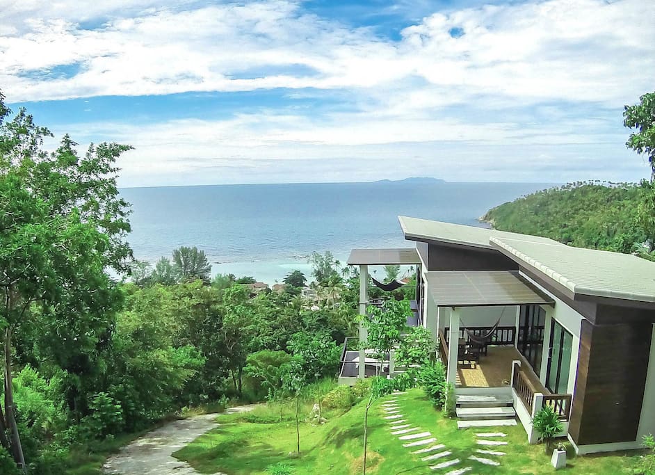 The houses are located on the mountain. Below is the Haad Salad beach