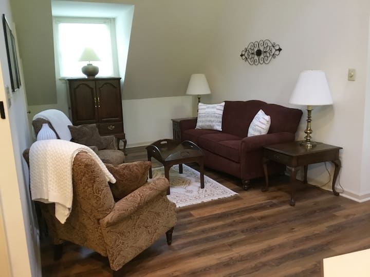 Secluded Private Guesthouse -  Doylestown Twp - Doylestown, PA